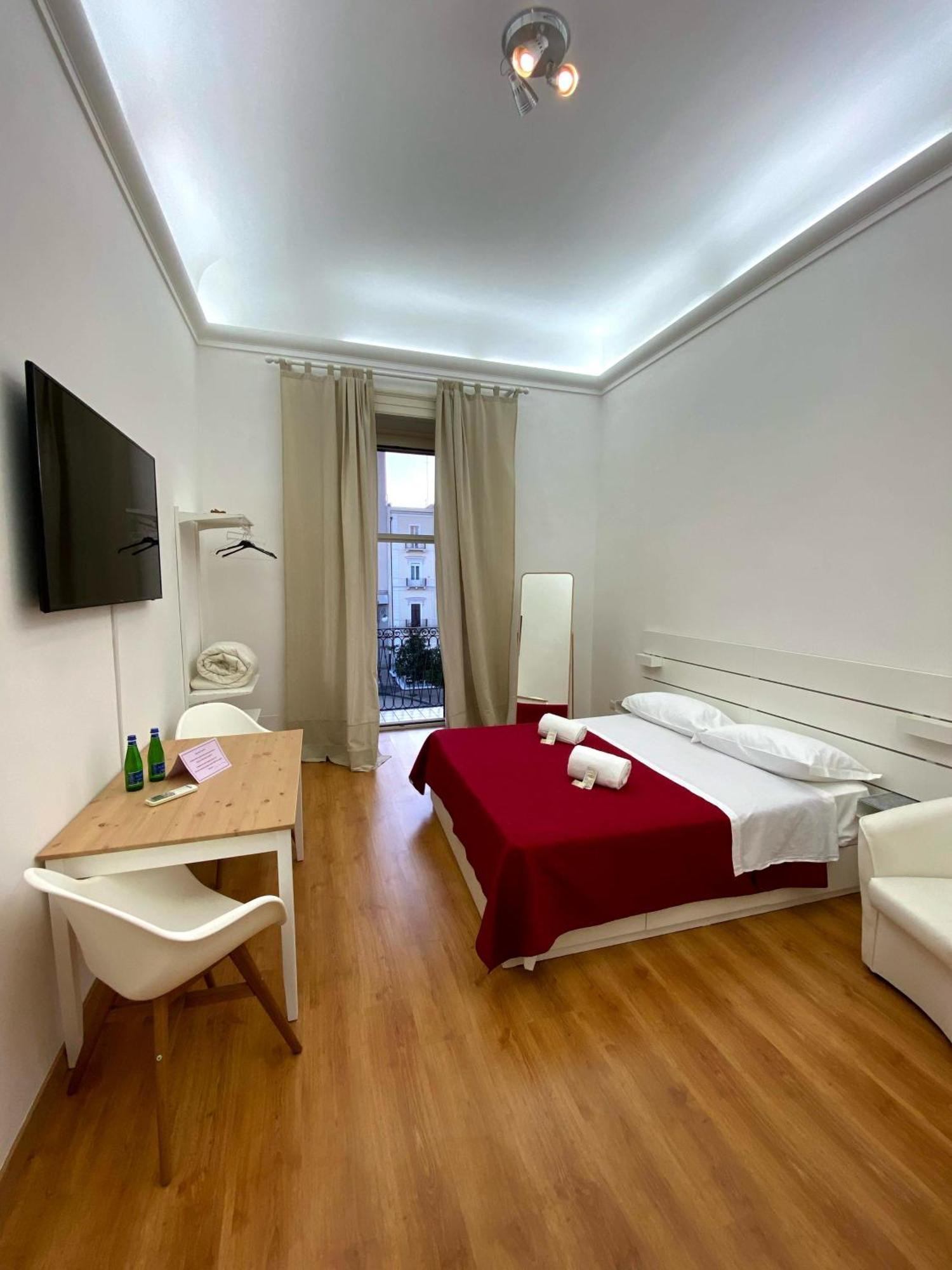 Ferienwohnung Amica Taranto In Piazza Exterior foto