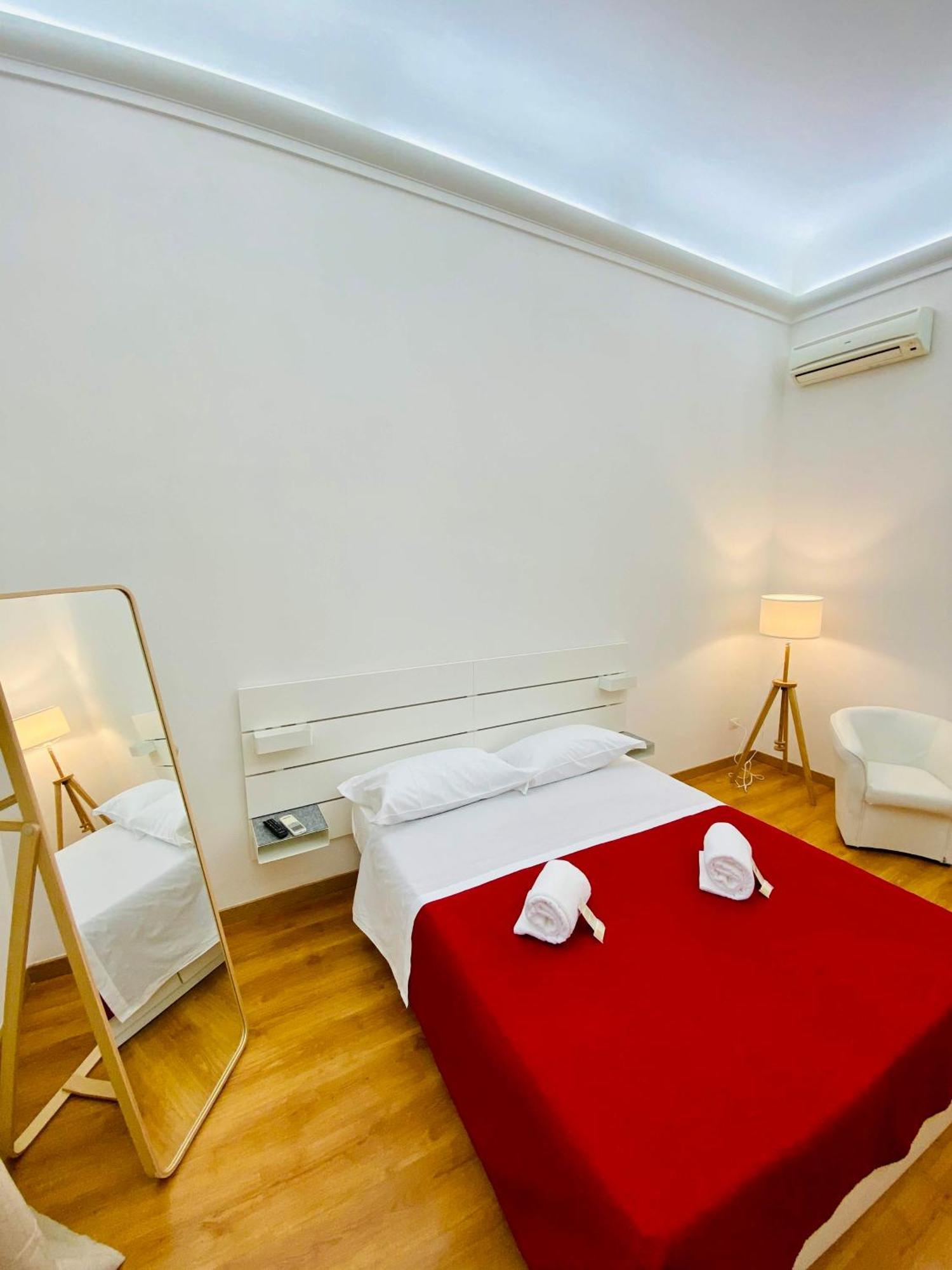 Ferienwohnung Amica Taranto In Piazza Exterior foto