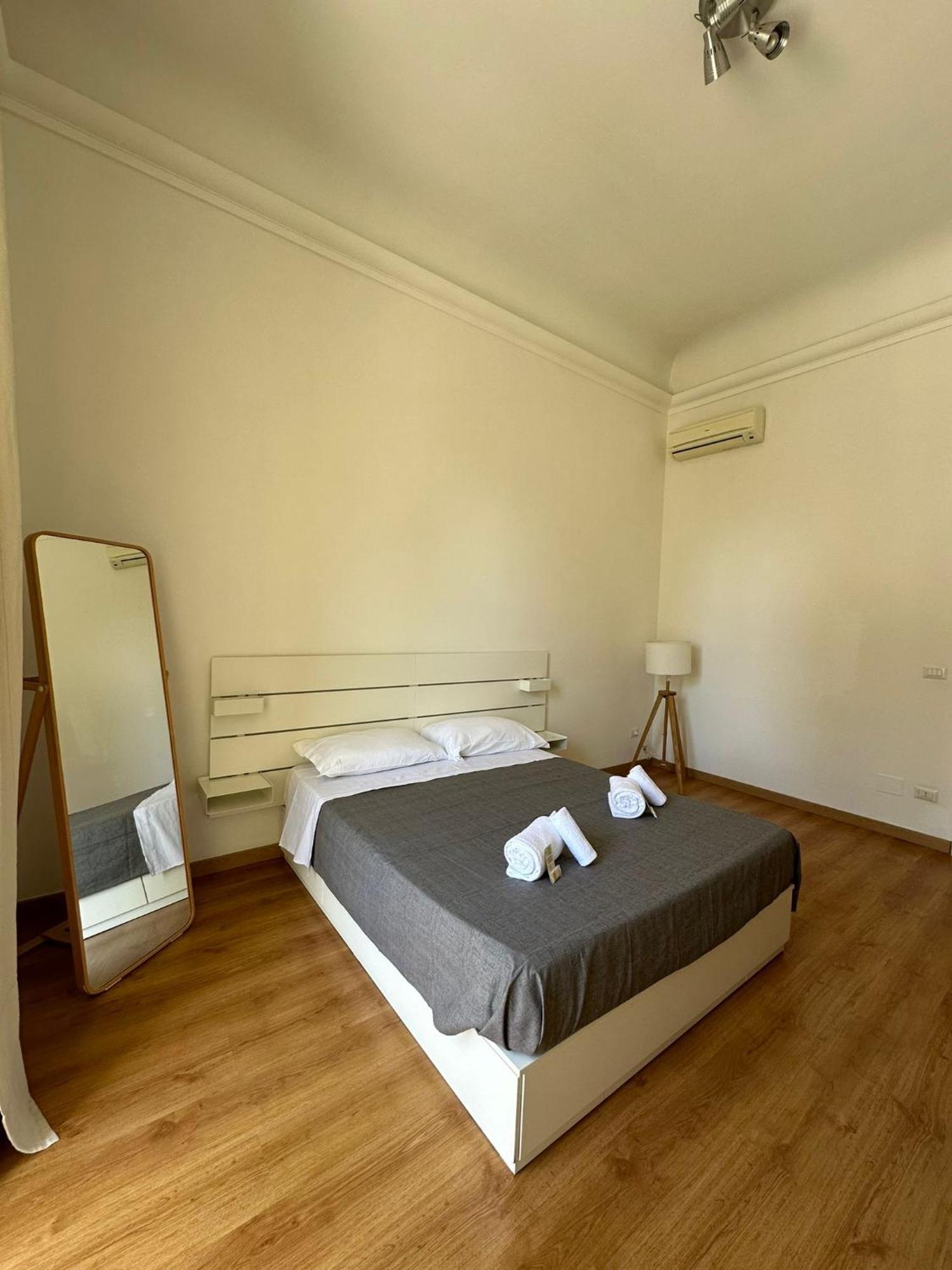 Ferienwohnung Amica Taranto In Piazza Exterior foto